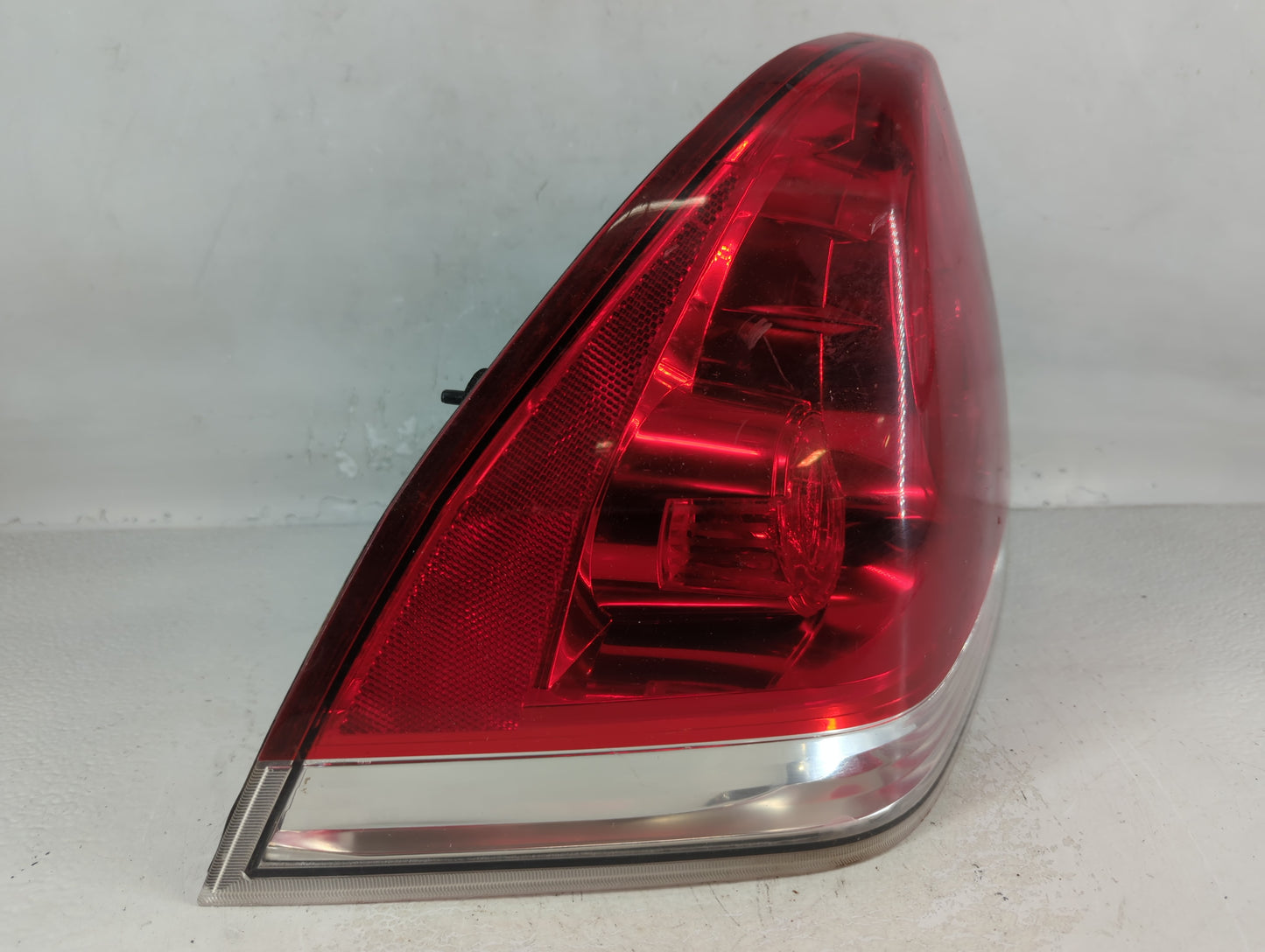 2006-2016 Chevrolet Impala Tail Light Assembly Driver Left OEM P/N:25853831 320087 A Fits OEM Used Auto Parts - Oemusedautop