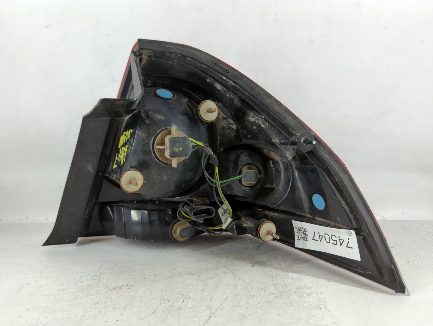 2006-2016 Chevrolet Impala Tail Light Assembly Driver Left OEM P/N:25853831 320087 A Fits OEM Used Auto Parts - Oemusedautop