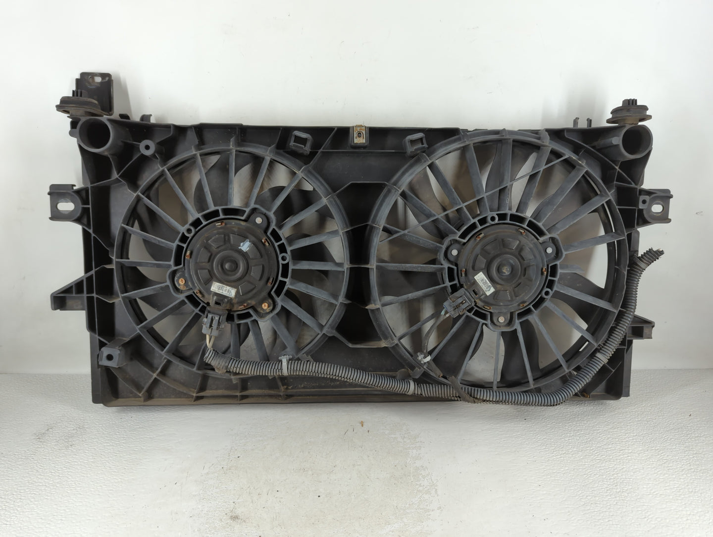 2006-2016 Chevrolet Impala Left Radiator Fan Motor Assembly - Oemusedautoparts1.com