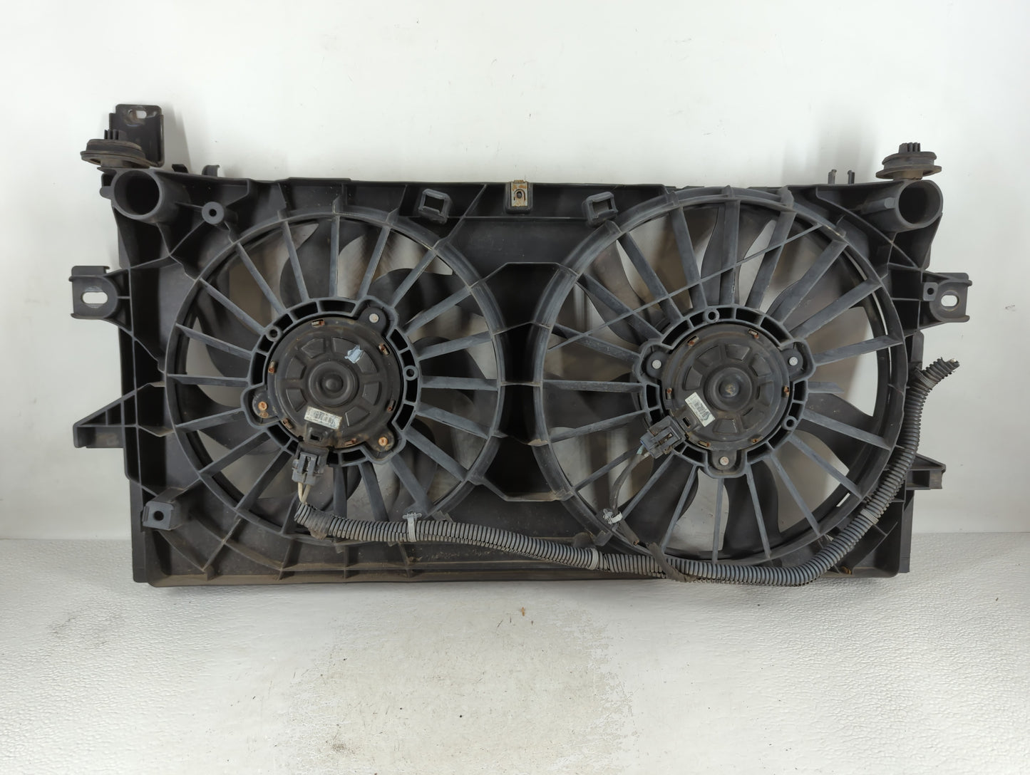 2006-2016 Chevrolet Impala Left Radiator Fan Motor Assembly - Oemusedautoparts1.com
