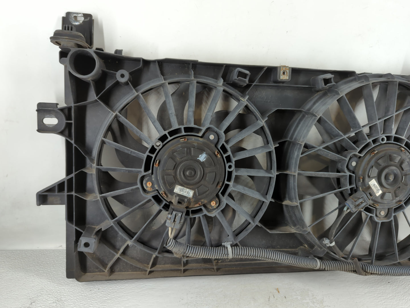 2006-2016 Chevrolet Impala Left Radiator Fan Motor Assembly - Oemusedautoparts1.com