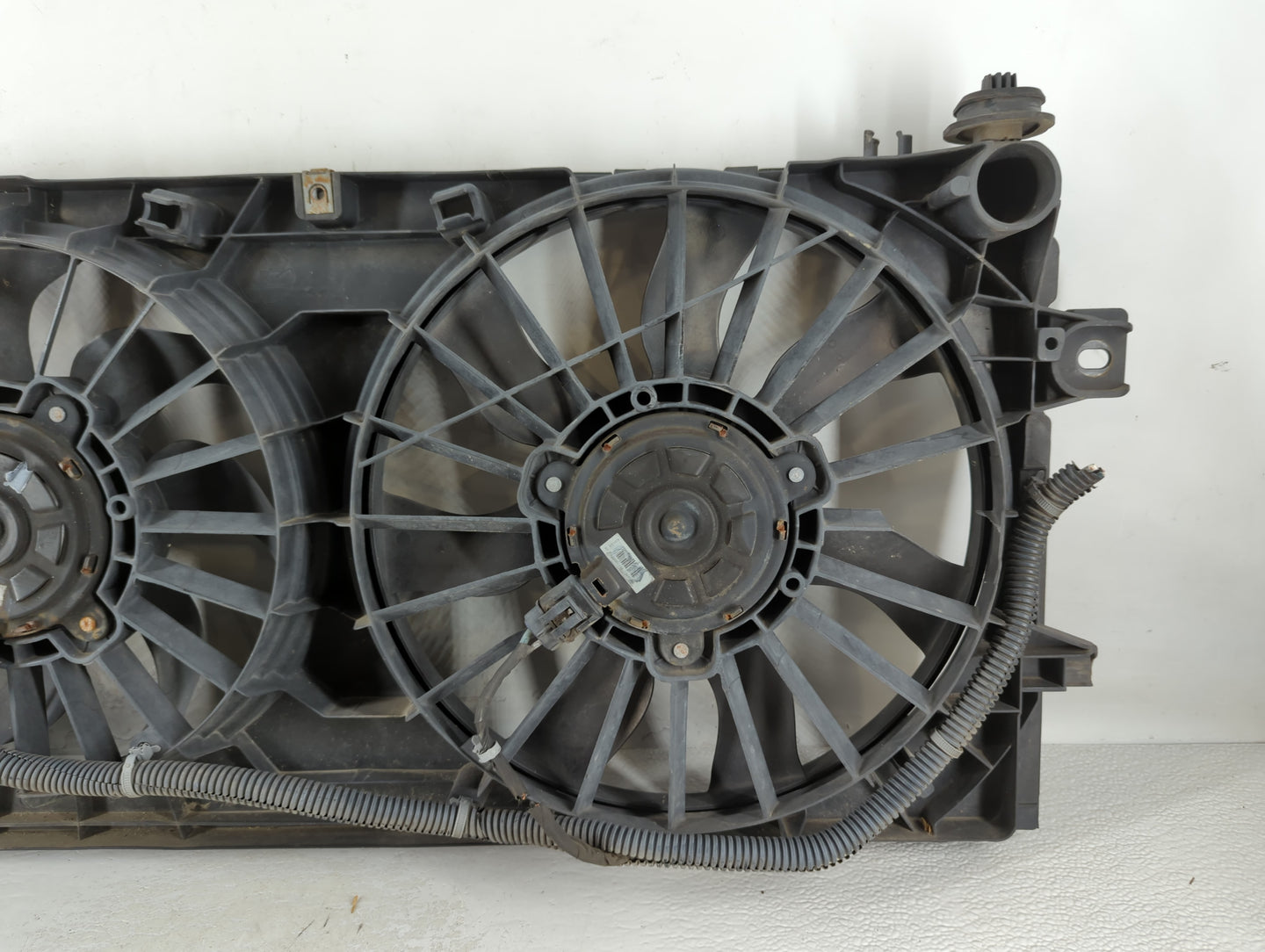 2006-2016 Chevrolet Impala Left Radiator Fan Motor Assembly - Oemusedautoparts1.com