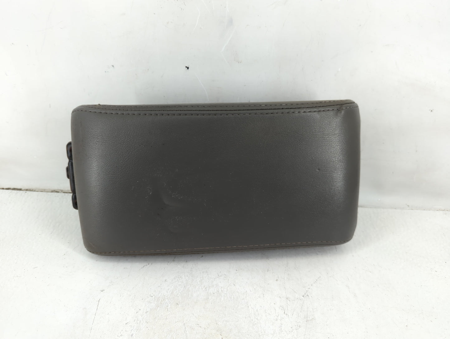 2008-2012 Chevrolet Malibu Center Console Armrest Cover Lid Fits Fits 2008 2009 2010 2011 2012 OEM Used Auto Parts - Oemused