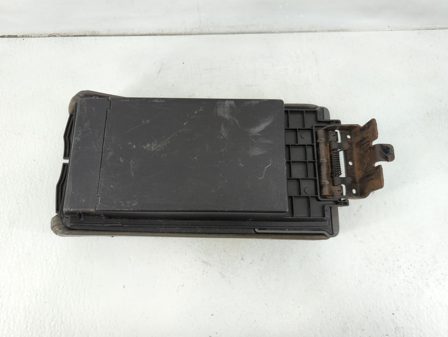 2008-2012 Chevrolet Malibu Center Console Armrest Cover Lid Fits Fits 2008 2009 2010 2011 2012 OEM Used Auto Parts - Oemused