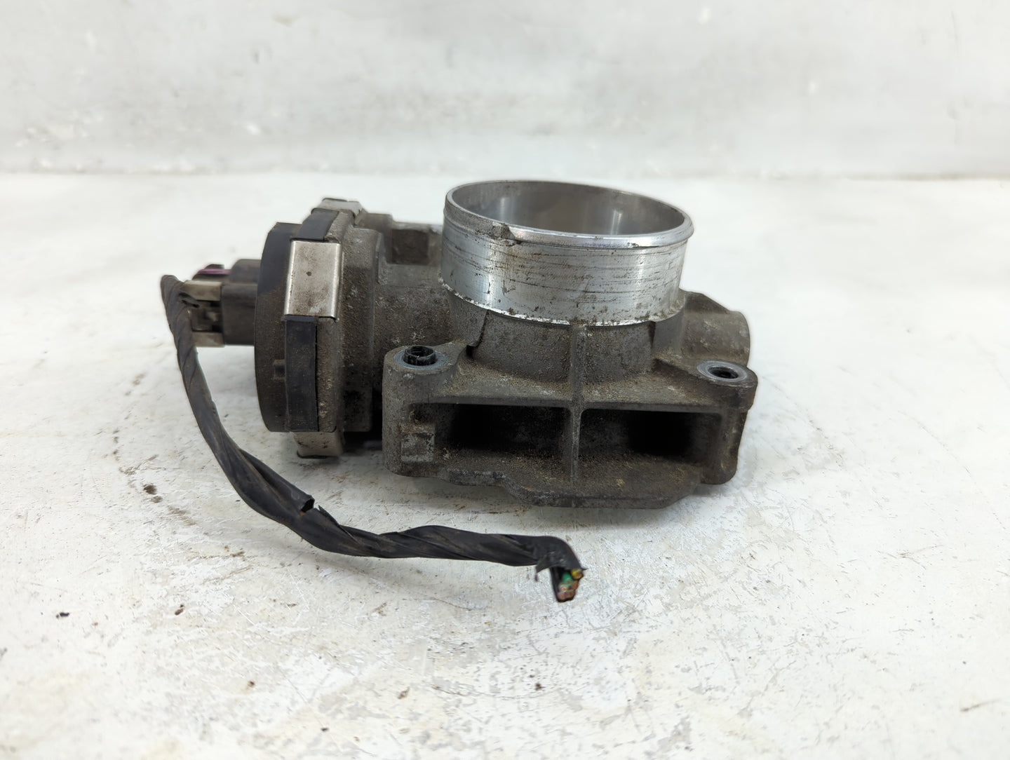 2008-2012 Chevrolet Malibu Throttle Body Fits Fits 2007 2008 2009 2010 2011 2012 OEM Used Auto Parts - Oemusedautoparts1.com