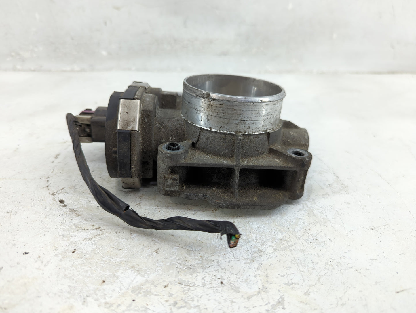 2008-2012 Chevrolet Malibu Throttle Body Fits Fits 2007 2008 2009 2010 2011 2012 OEM Used Auto Parts - Oemusedautoparts1.com