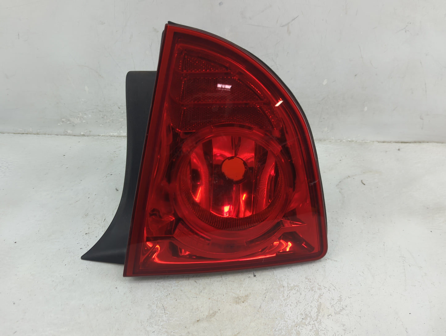2008-2012 Chevrolet Malibu Tail Light Assembly Passenger Right OEM Fits Fits 2008 2009 2010 2011 2012 OEM Used Auto Parts - 