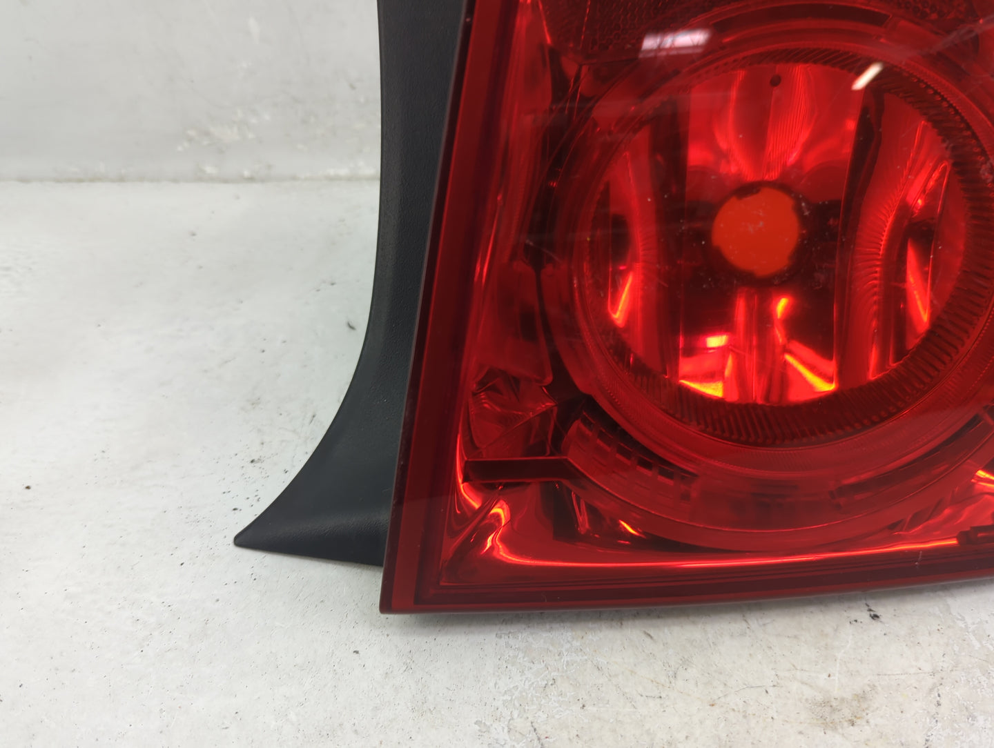 2008-2012 Chevrolet Malibu Tail Light Assembly Passenger Right OEM Fits Fits 2008 2009 2010 2011 2012 OEM Used Auto Parts - 
