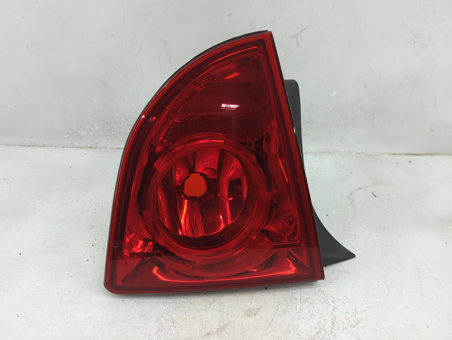 2008-2012 Chevrolet Malibu Tail Light Assembly Driver Left OEM Fits Fits 2008 2009 2010 2011 2012 OEM Used Auto Parts - Oemu