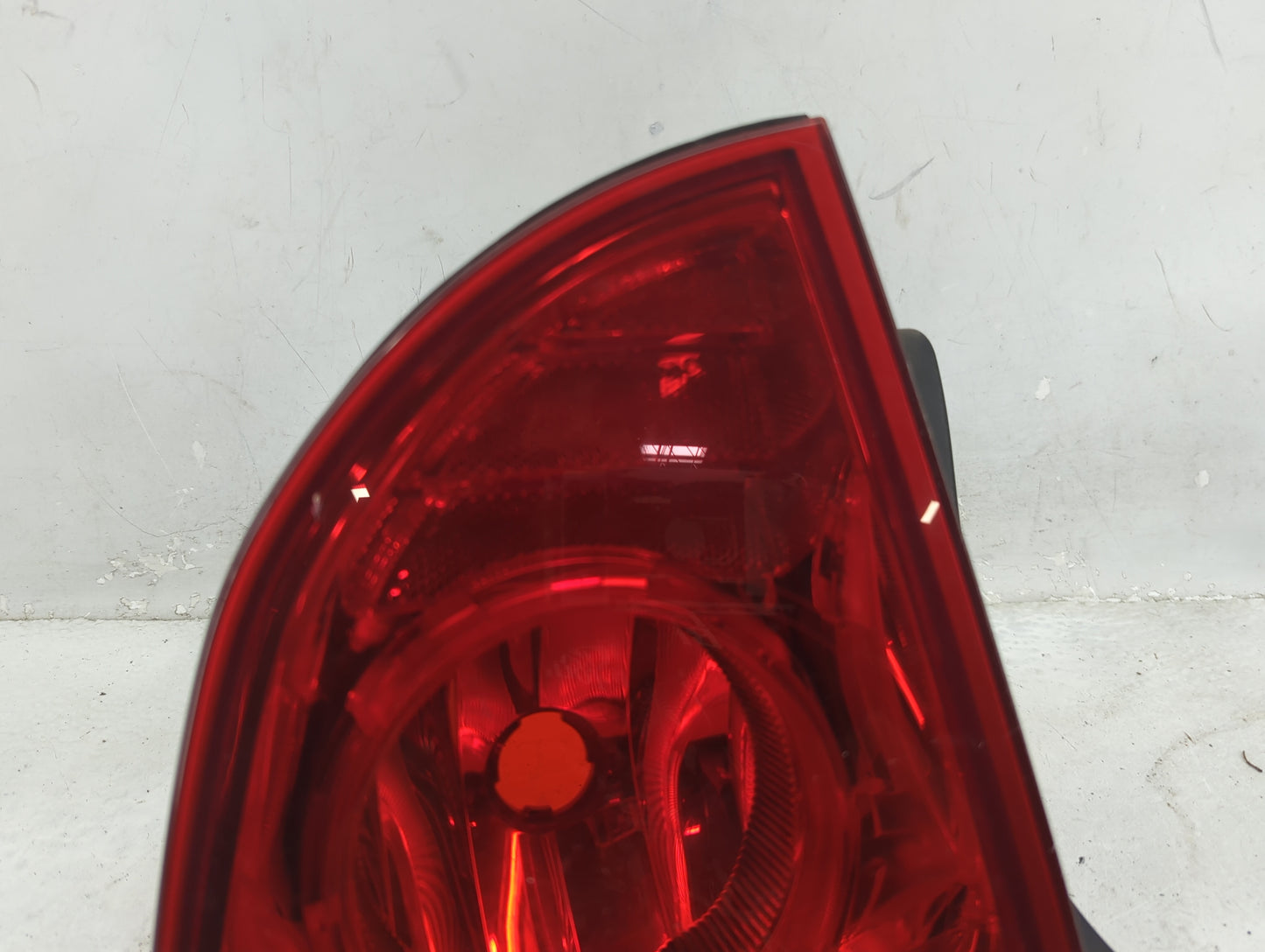 2008-2012 Chevrolet Malibu Tail Light Assembly Driver Left OEM Fits Fits 2008 2009 2010 2011 2012 OEM Used Auto Parts - Oemu