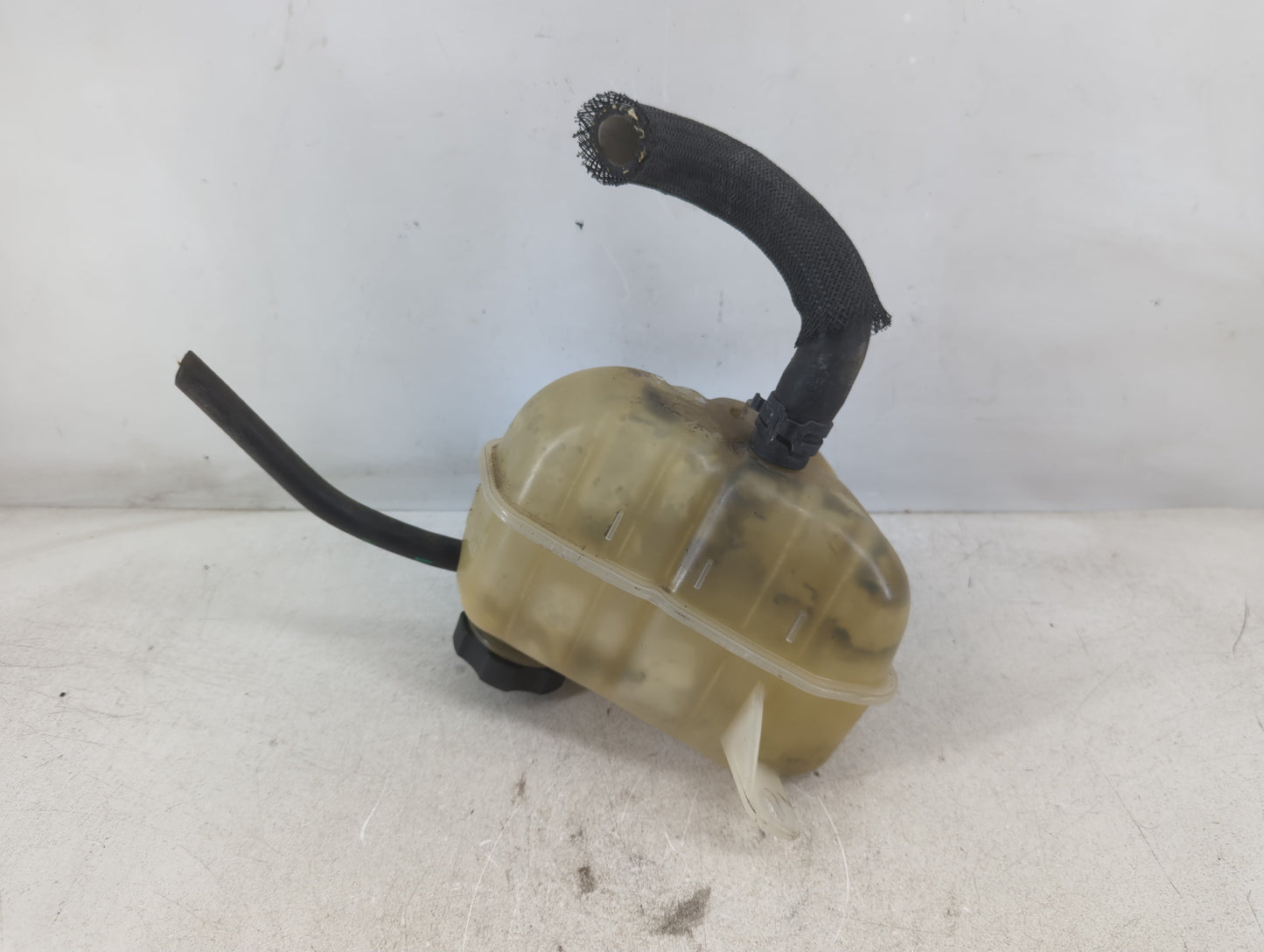 2008-2012 Chevrolet Malibu Windshield Washer Fluid Reservoir Bottle Oem - Oemusedautoparts1.com
