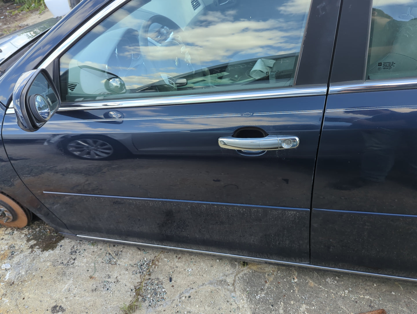 2008-2012 Chevrolet Malibu Driver Front Door Oem - Oemusedautoparts1.com