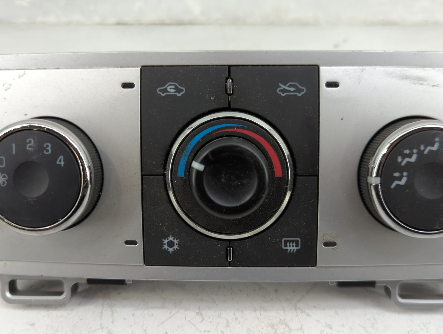 2008-2012 Chevrolet Malibu Climate Control Module Temperature AC/Heater Replacement P/N:28272781 20964036 Fits OEM Used Auto