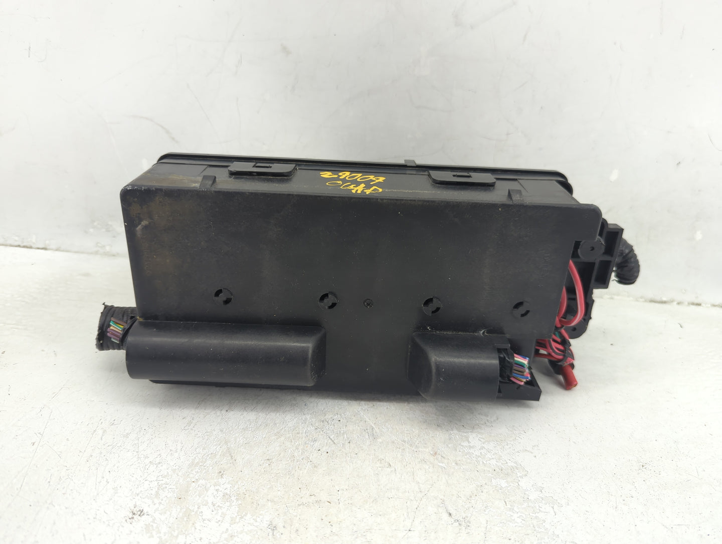 2009-2012 Chevrolet Malibu Fusebox Fuse Box Panel Relay Module Fits Fits 2009 2010 2011 2012 OEM Used Auto Parts - Oemusedau