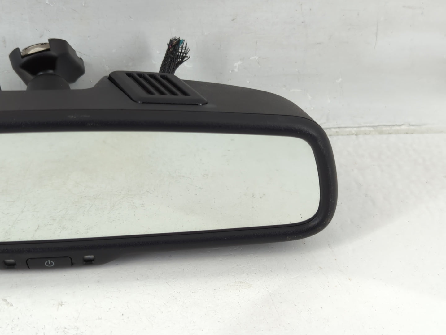 2004-2012 Chevrolet Malibu Interior Rear View Mirror Replacement OEM P/N:E11026130 Fits OEM Used Auto Parts - Oemusedautopar