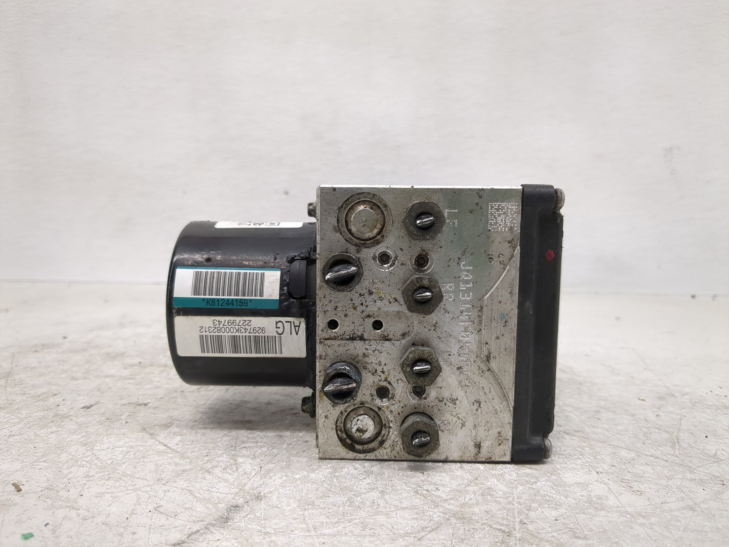 2012 Chevrolet Malibu ABS Pump Control Module Replacement P/N:22799743 Fits OEM Used Auto Parts - Oemusedautoparts1.com
