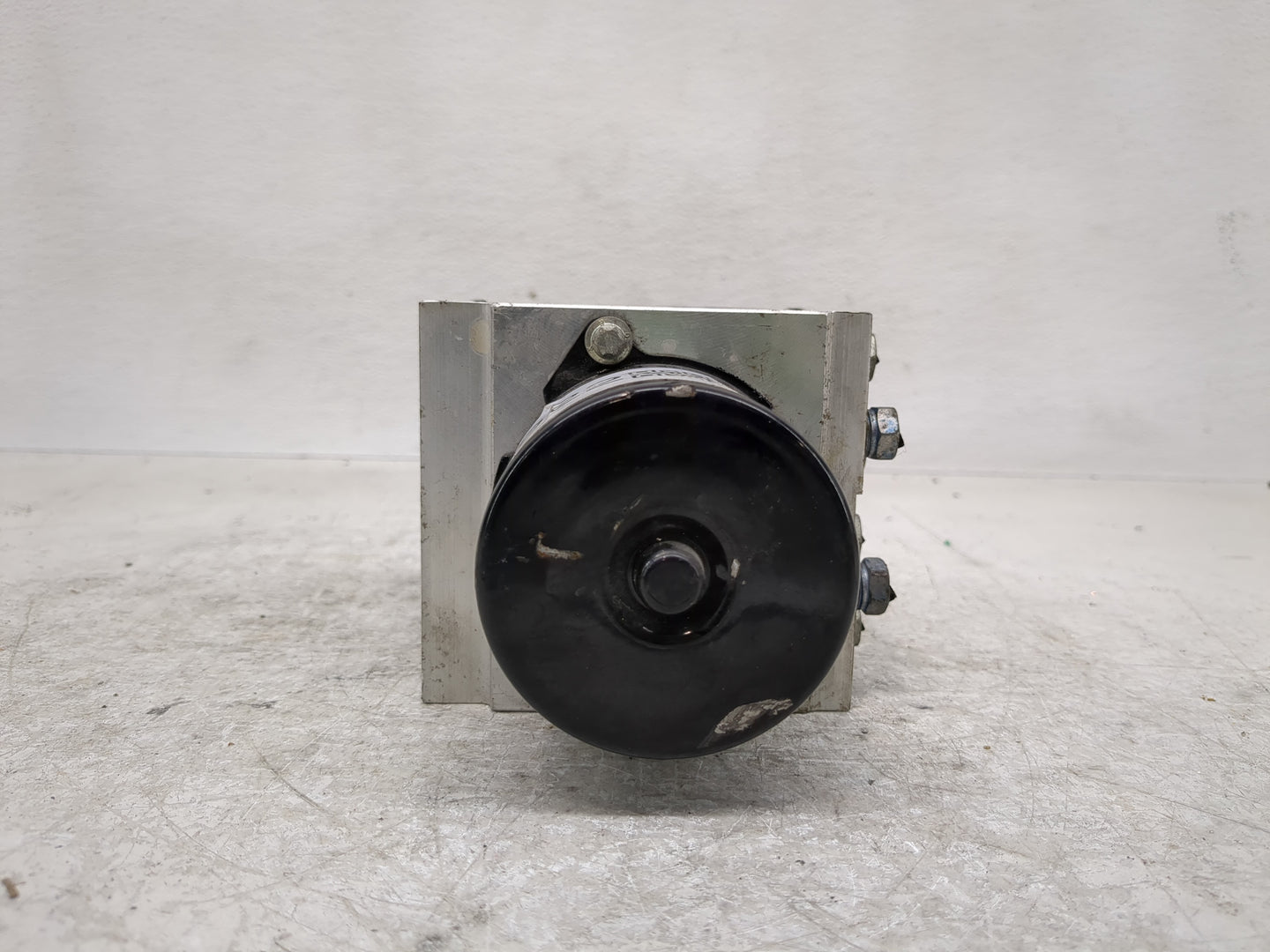 2012 Chevrolet Malibu ABS Pump Control Module Replacement P/N:22799743 Fits OEM Used Auto Parts - Oemusedautoparts1.com