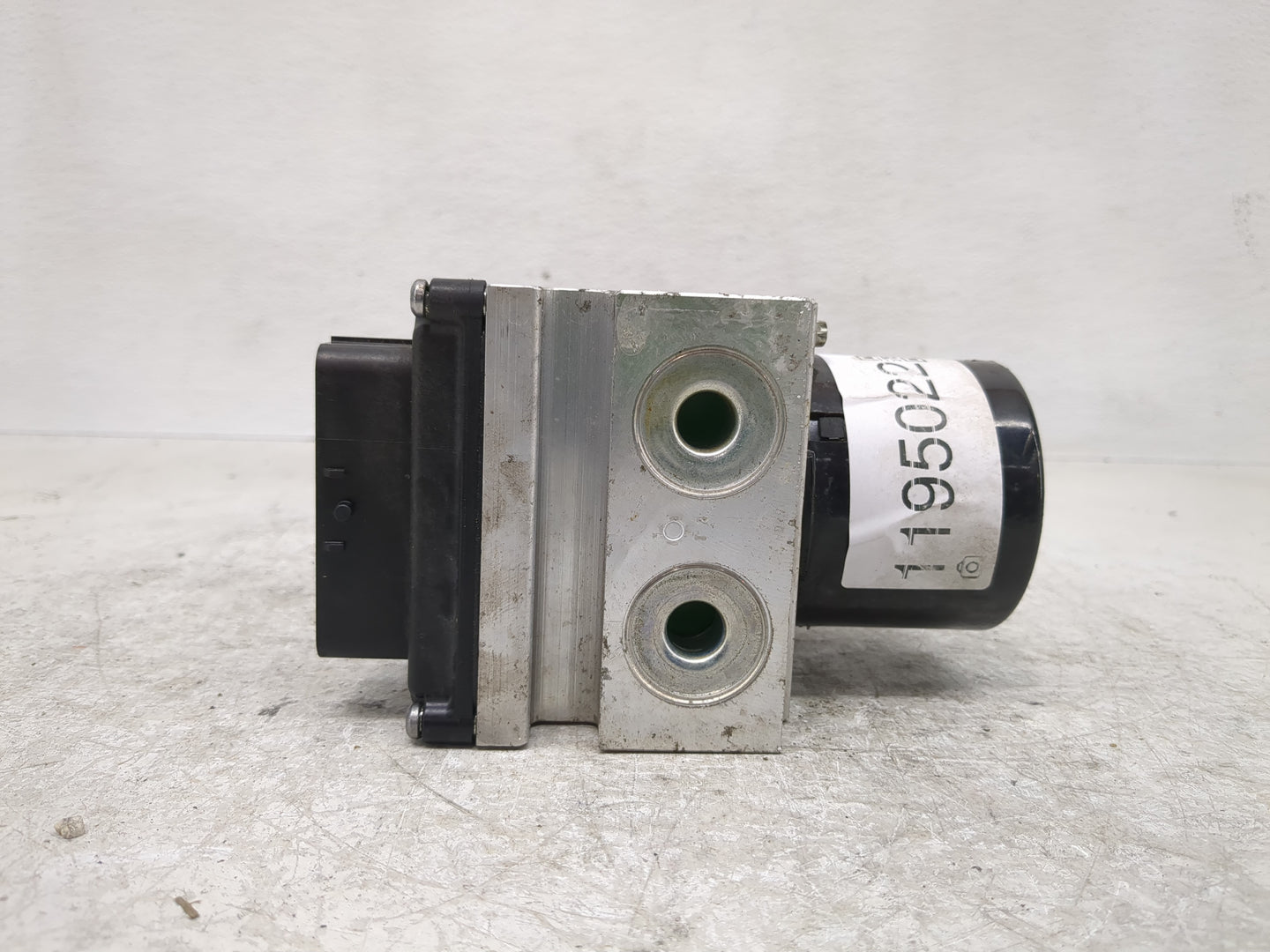2012 Chevrolet Malibu ABS Pump Control Module Replacement P/N:22799743 Fits OEM Used Auto Parts - Oemusedautoparts1.com