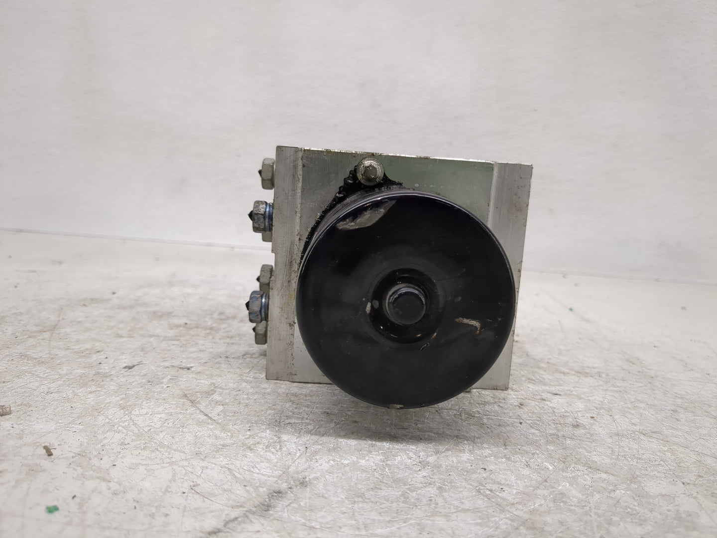 2012 Chevrolet Malibu ABS Pump Control Module Replacement P/N:22799743 Fits OEM Used Auto Parts - Oemusedautoparts1.com
