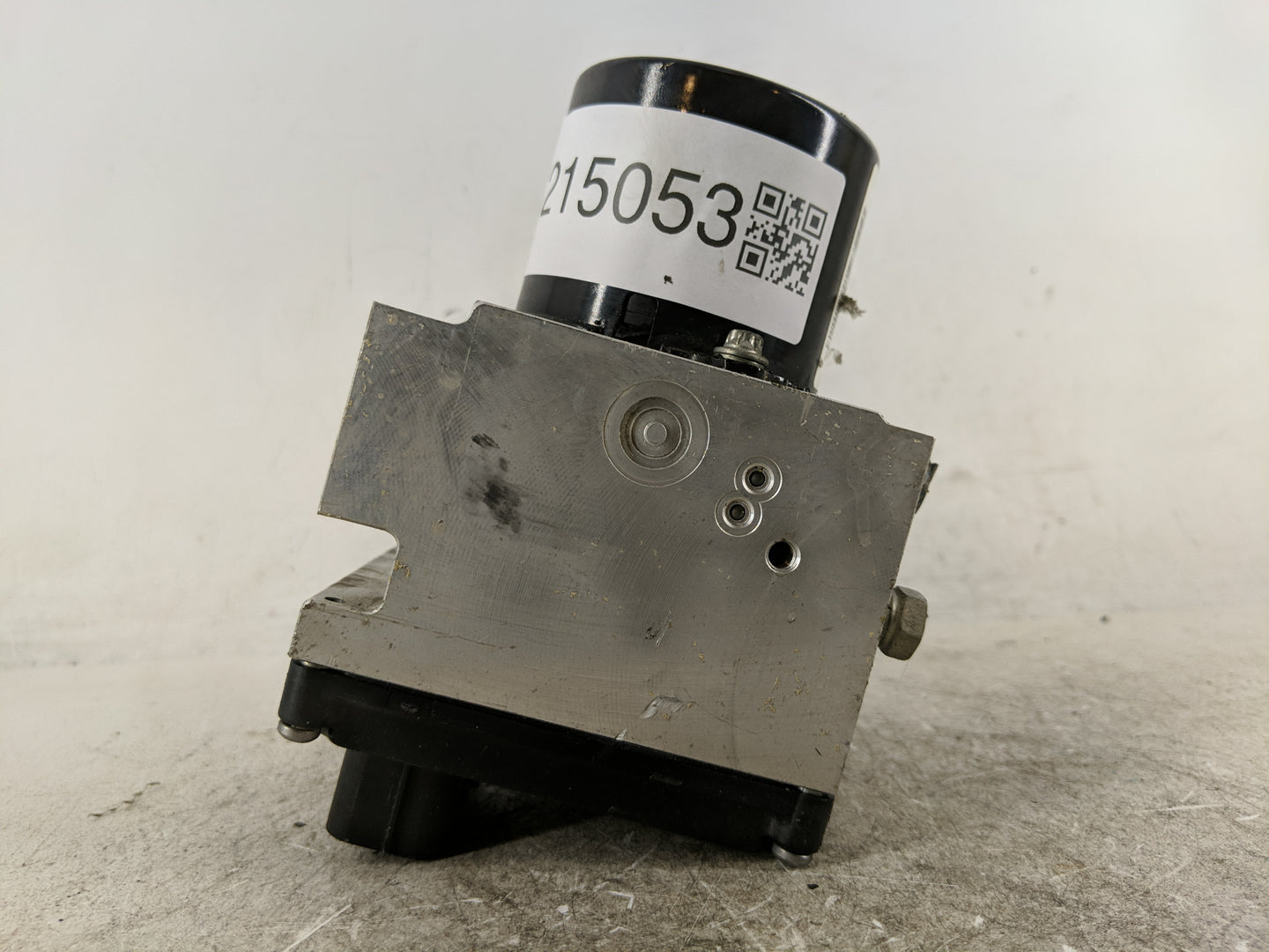 2012 Chevrolet Malibu ABS Pump Control Module Replacement P/N:22799743 Fits OEM Used Auto Parts - Oemusedautoparts1.com