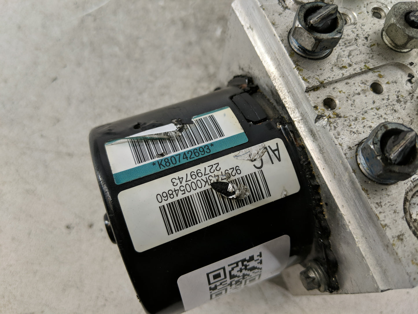 2012 Chevrolet Malibu ABS Pump Control Module Replacement P/N:22799743 Fits OEM Used Auto Parts - Oemusedautoparts1.com