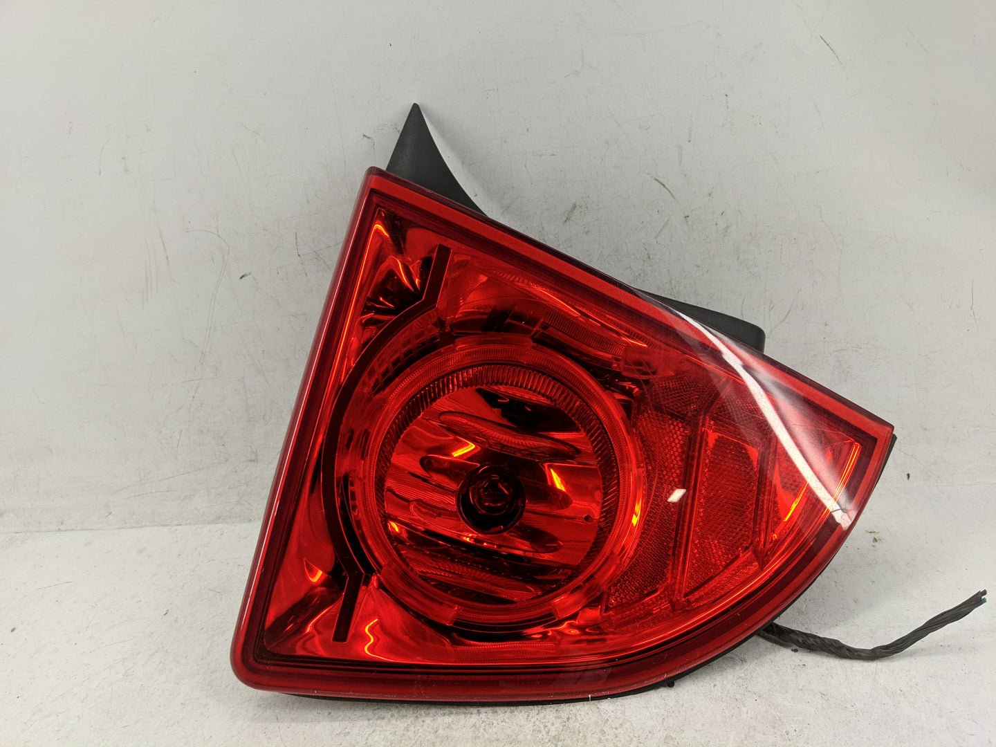 2008-2012 Chevrolet Malibu Tail Light Assembly Passenger Right OEM Fits Fits 2008 2009 2010 2011 2012 OEM Used Auto Parts - 