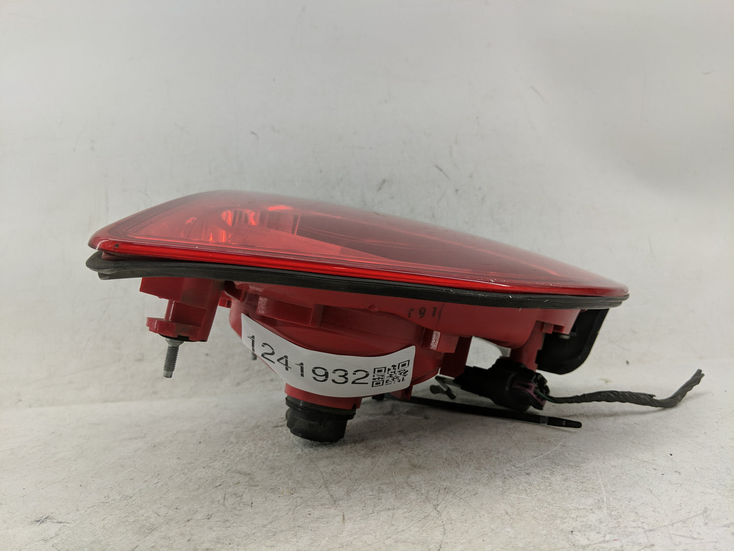 2008-2012 Chevrolet Malibu Tail Light Assembly Passenger Right OEM Fits Fits 2008 2009 2010 2011 2012 OEM Used Auto Parts - 