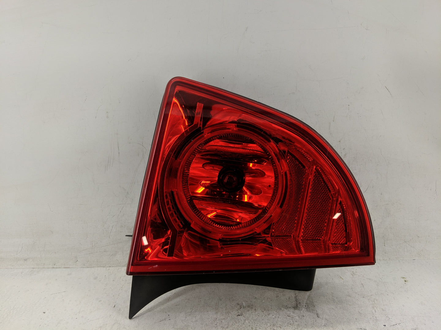 2008-2012 Chevrolet Malibu Tail Light Assembly Driver Left OEM Fits Fits 2008 2009 2010 2011 2012 OEM Used Auto Parts - Oemu