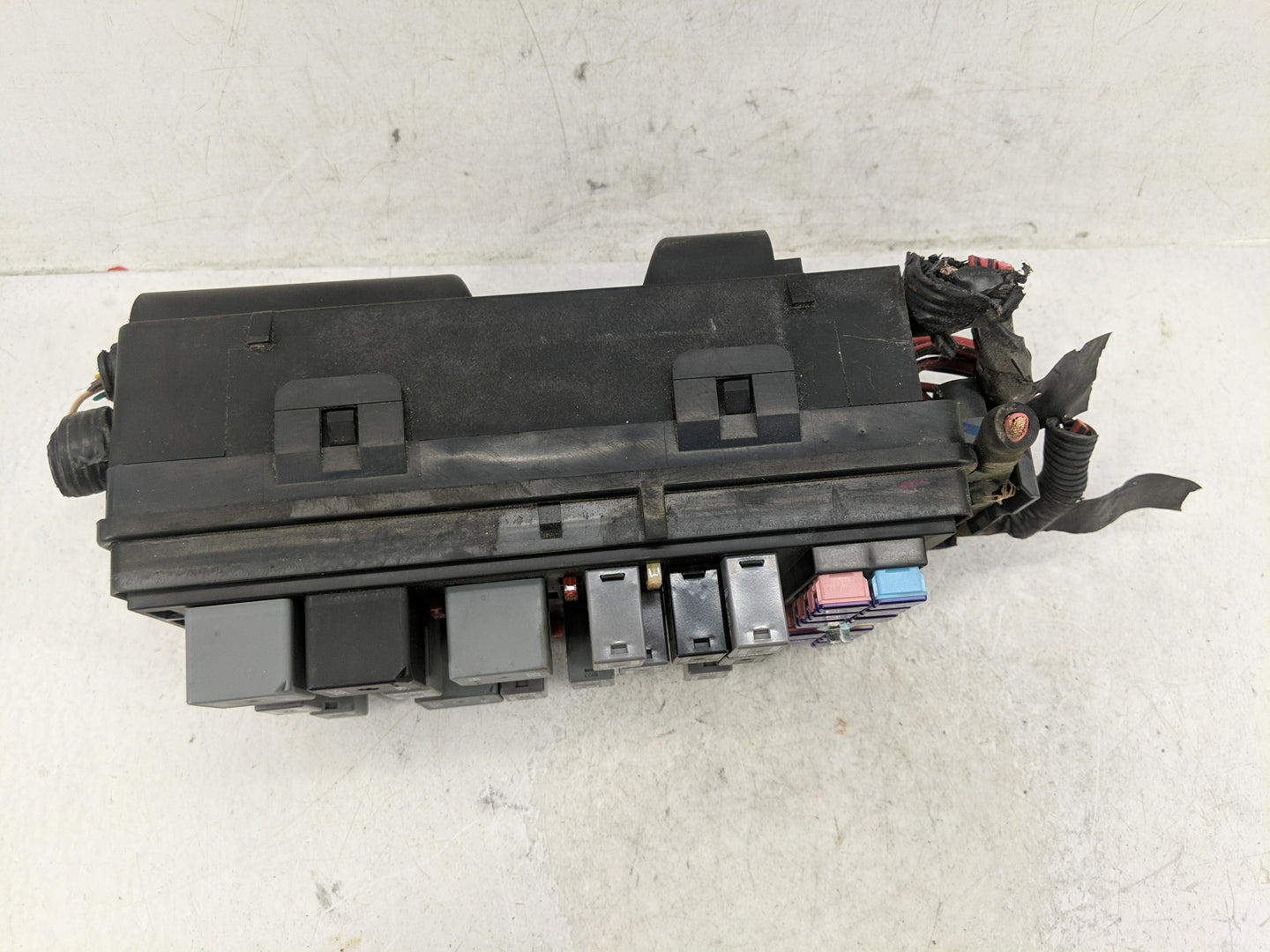 2009-2012 Chevrolet Malibu Fusebox Fuse Box Panel Relay Module Fits Fits 2009 2010 2011 2012 OEM Used Auto Parts - Oemusedau