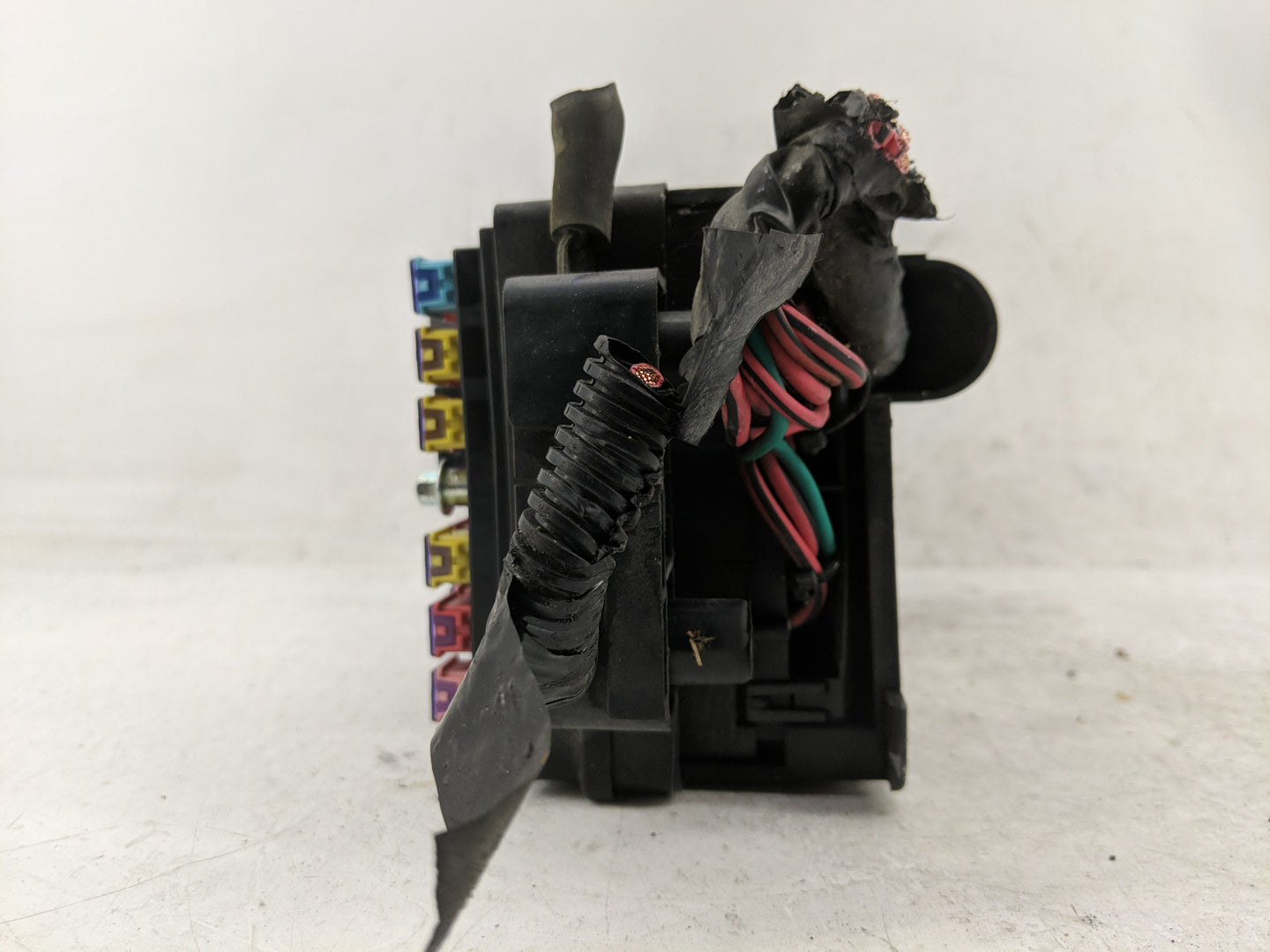 2009-2012 Chevrolet Malibu Fusebox Fuse Box Panel Relay Module Fits Fits 2009 2010 2011 2012 OEM Used Auto Parts - Oemusedau