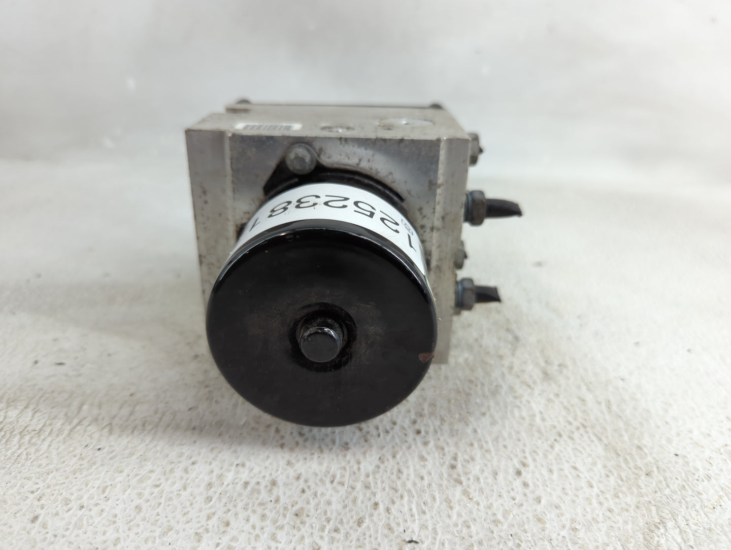 2012 Chevrolet Malibu ABS Pump Control Module Replacement P/N:22800233 Fits OEM Used Auto Parts - Oemusedautoparts1.com