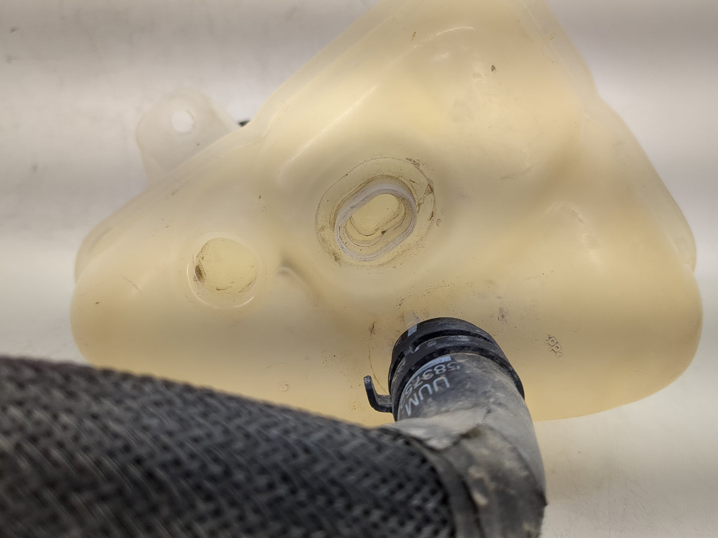 2008-2012 Chevrolet Malibu Windshield Washer Fluid Reservoir Bottle Oem - Oemusedautoparts1.com
