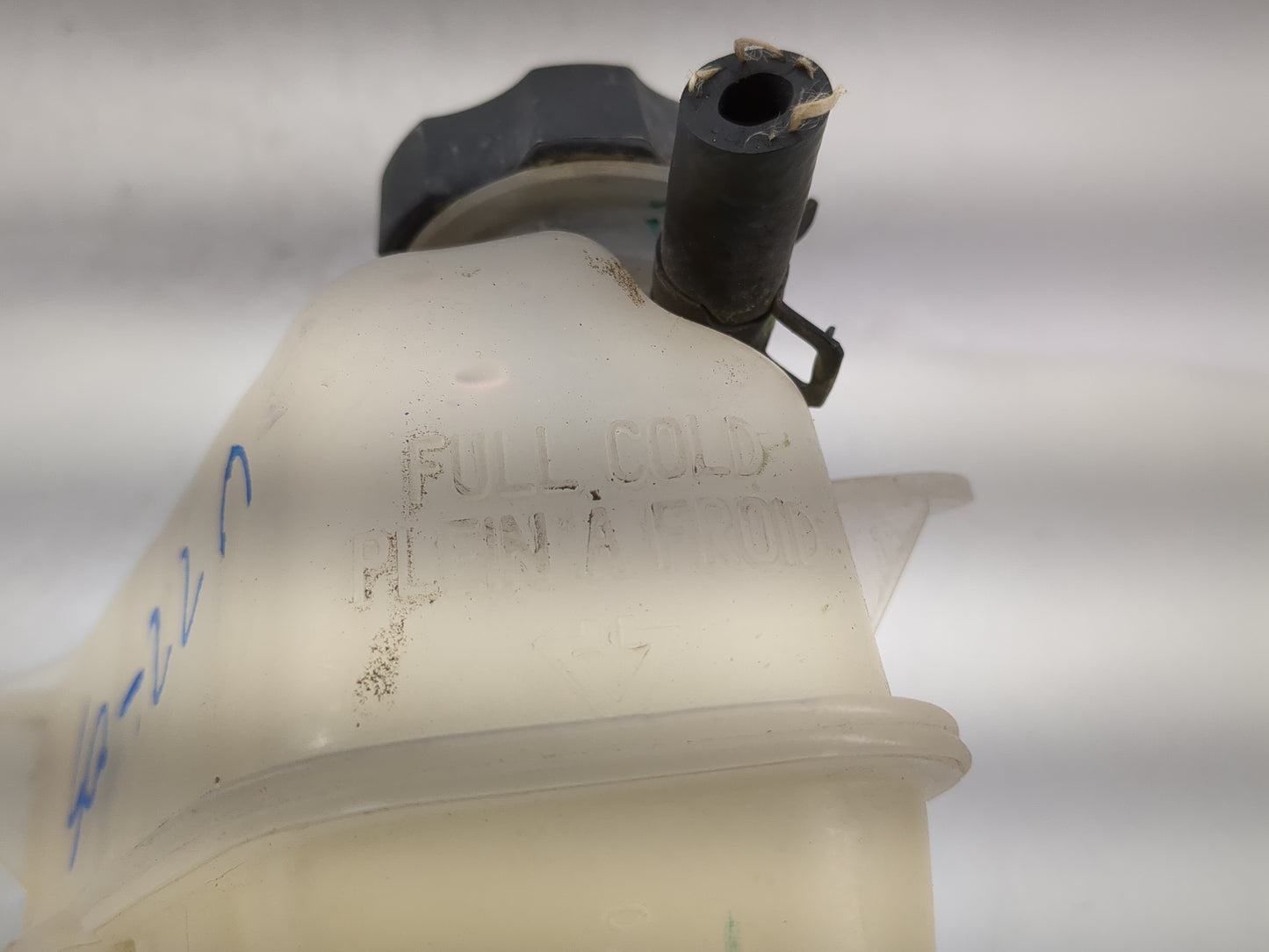 2008-2012 Chevrolet Malibu Windshield Washer Fluid Reservoir Bottle Oem - Oemusedautoparts1.com