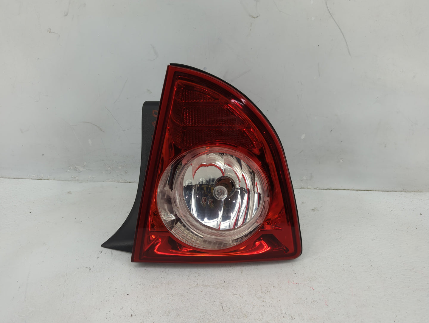 2008-2012 Chevrolet Malibu Tail Light Assembly Passenger Right OEM P/N:L1230R-4C Fits Fits 2008 2009 2010 2011 2012 OEM Used