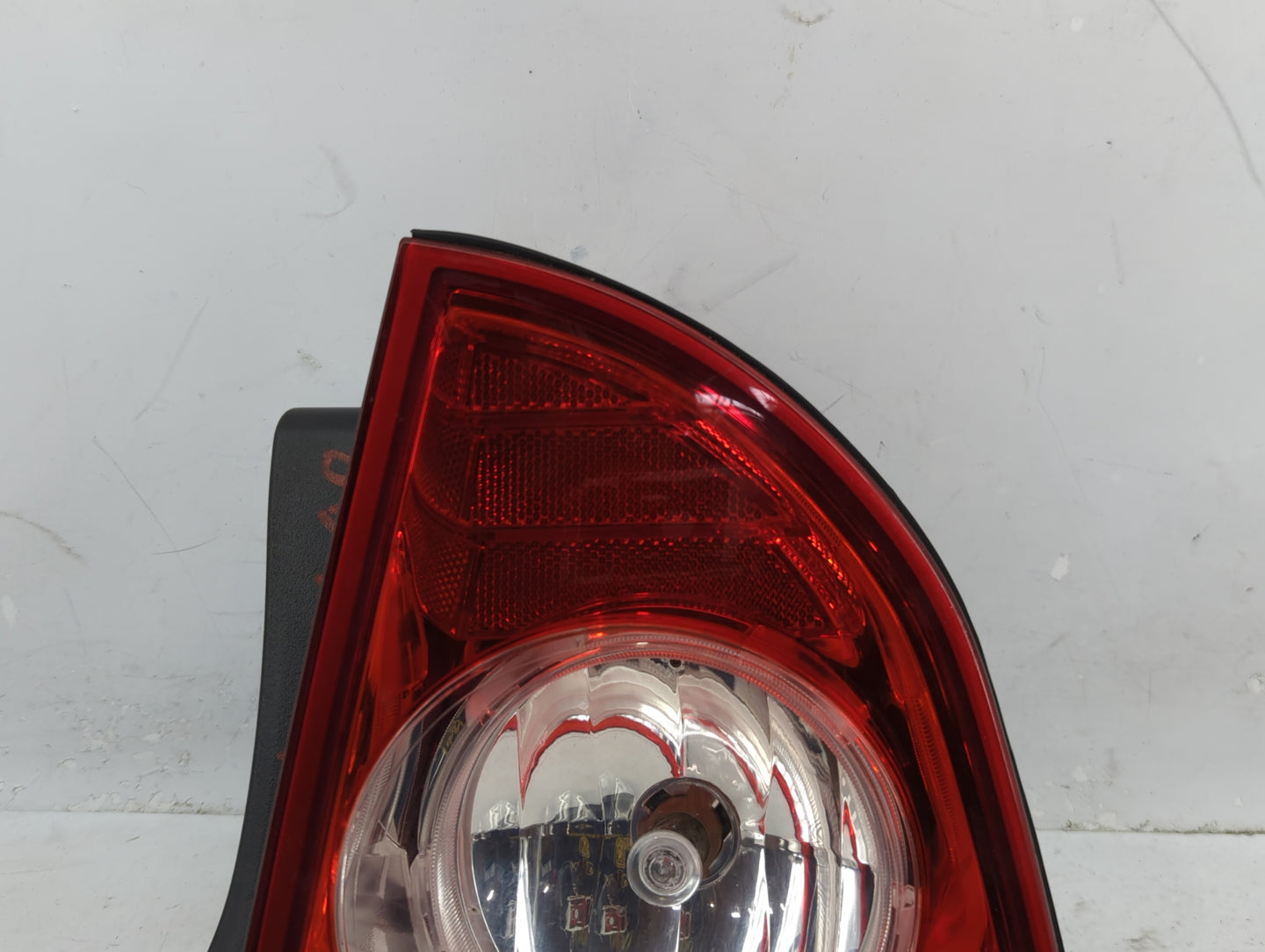 2008-2012 Chevrolet Malibu Tail Light Assembly Passenger Right OEM P/N:L1230R-4C Fits Fits 2008 2009 2010 2011 2012 OEM Used