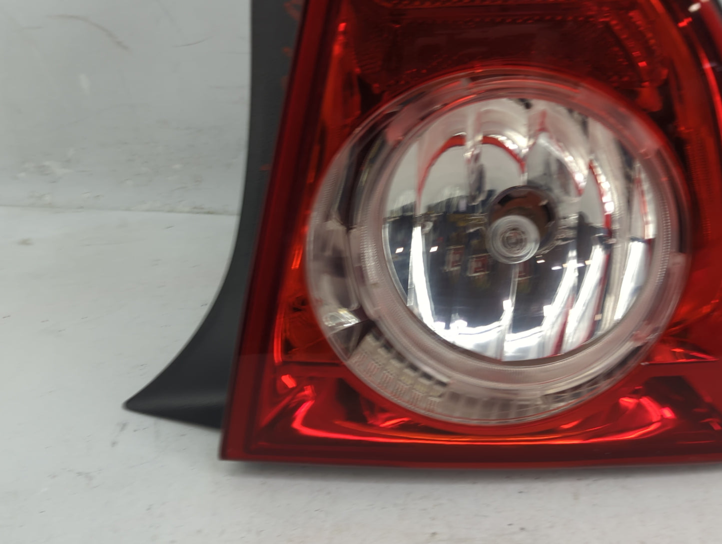 2008-2012 Chevrolet Malibu Tail Light Assembly Passenger Right OEM P/N:L1230R-4C Fits Fits 2008 2009 2010 2011 2012 OEM Used