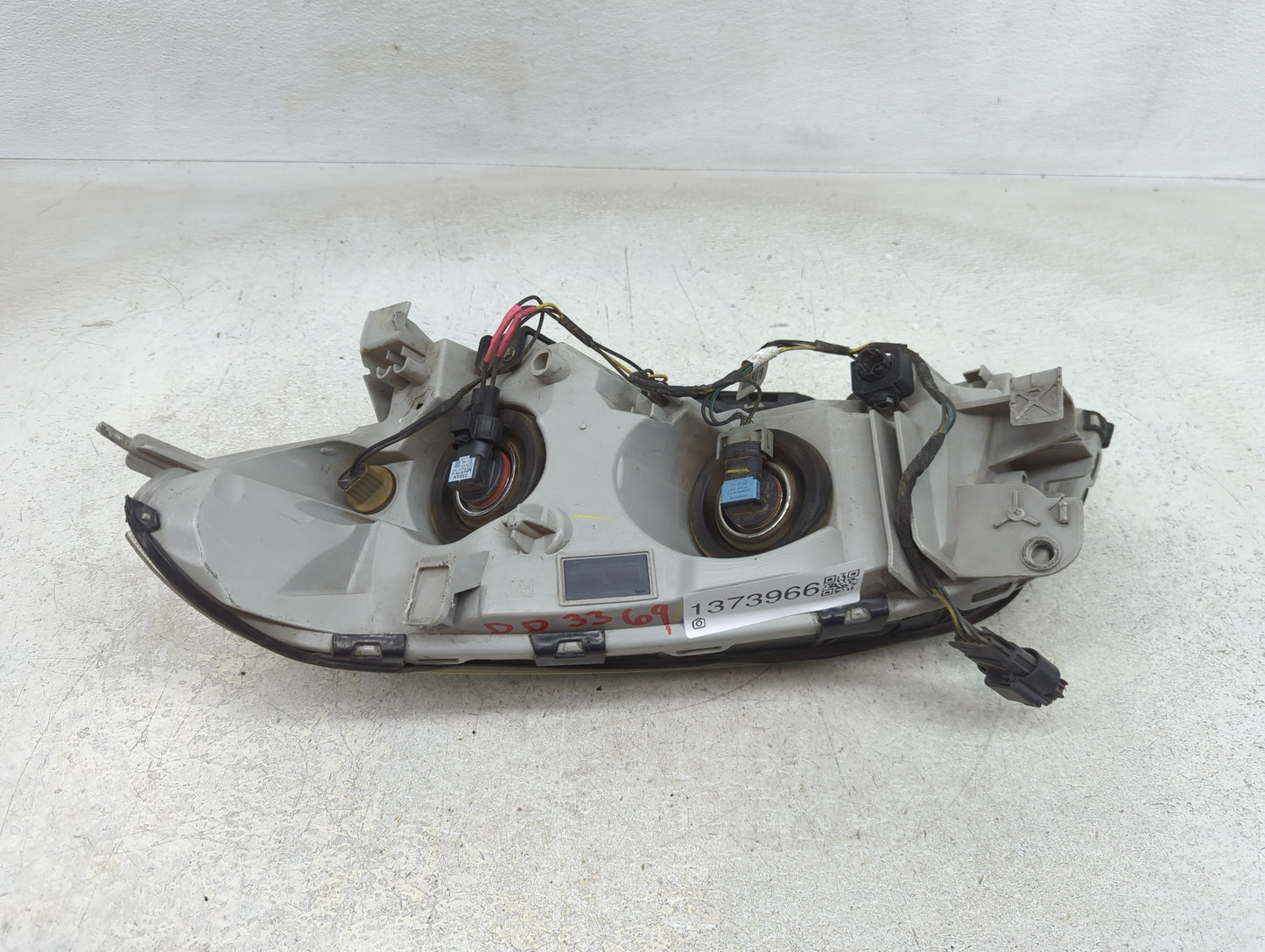 2008-2012 Chevrolet Malibu Passenger Right Oem Head Light Headlight Lamp - Oemusedautoparts1.com