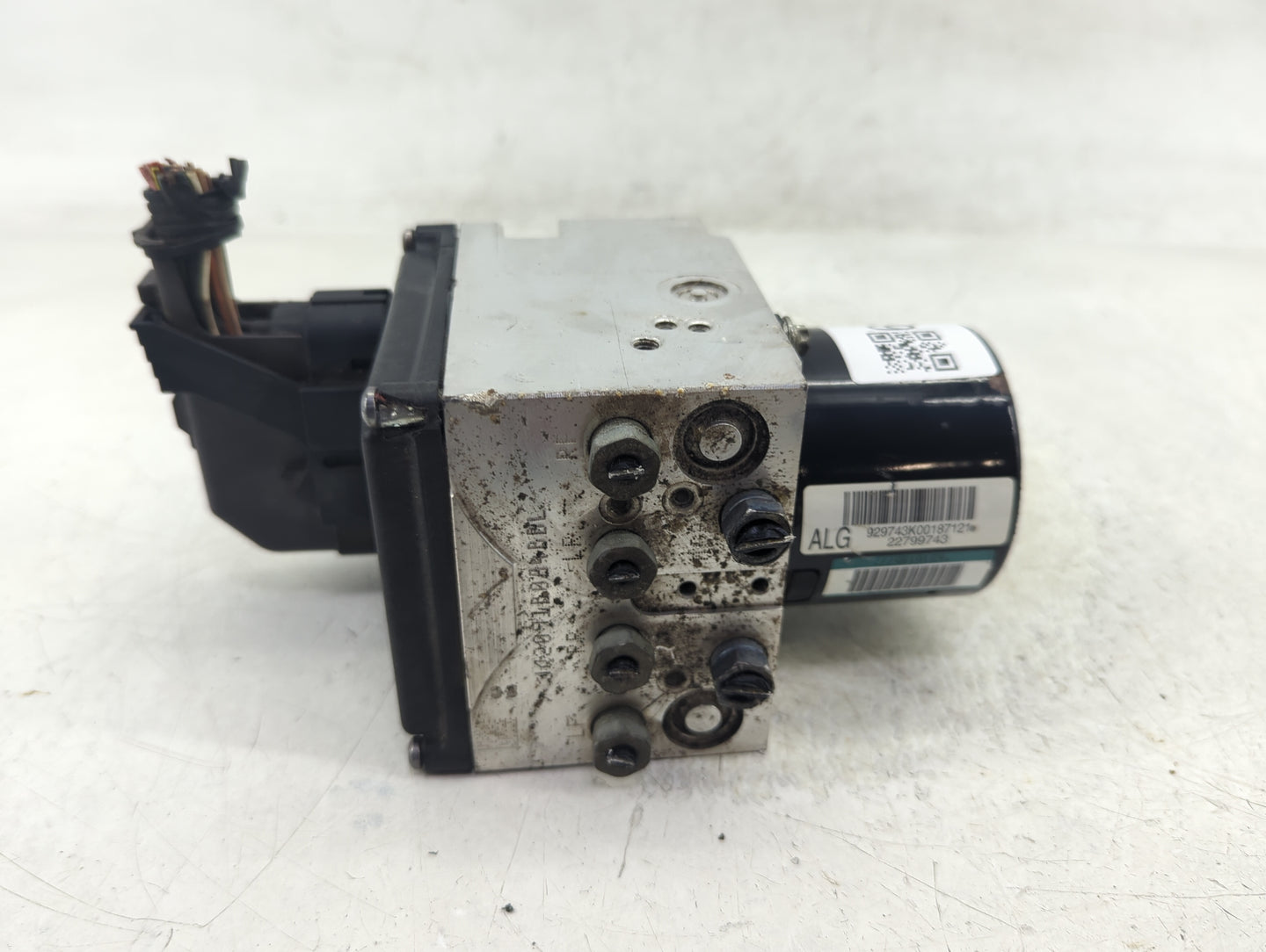 2012 Chevrolet Malibu ABS Pump Control Module Replacement P/N:22799743 Fits OEM Used Auto Parts - Oemusedautoparts1.com