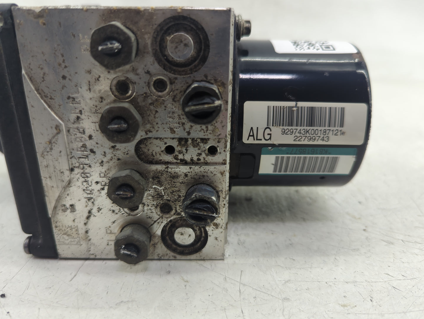 2012 Chevrolet Malibu ABS Pump Control Module Replacement P/N:22799743 Fits OEM Used Auto Parts - Oemusedautoparts1.com