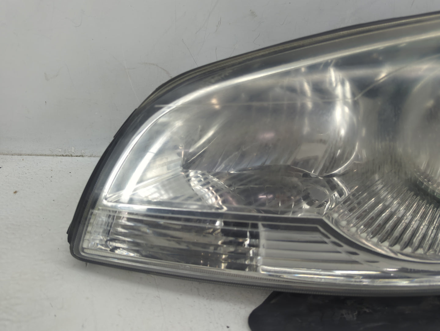 2008-2012 Chevrolet Malibu Passenger Right Oem Head Light Headlight Lamp - Oemusedautoparts1.com