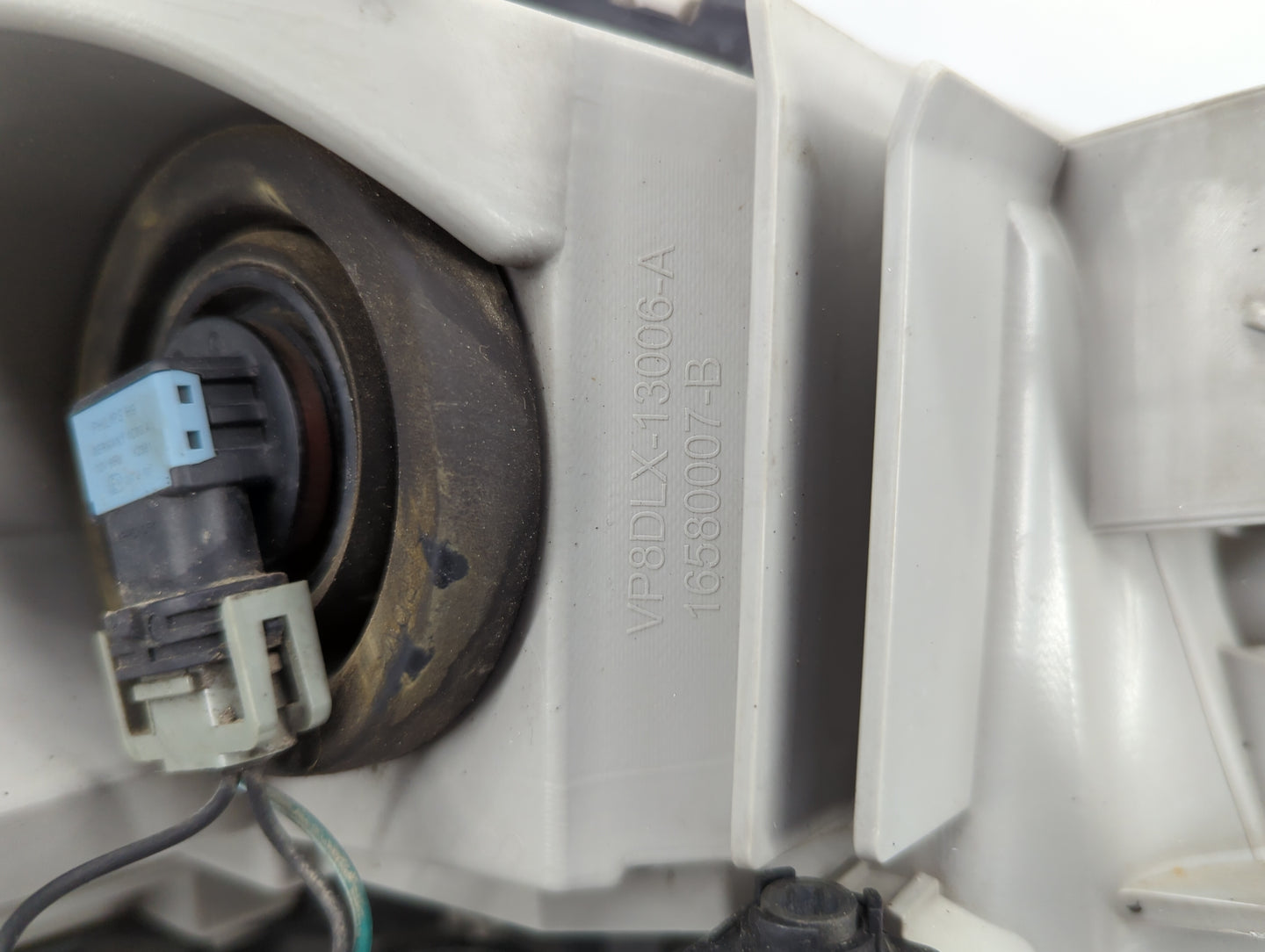 2008-2012 Chevrolet Malibu Driver Left Oem Head Light Headlight Lamp - Oemusedautoparts1.com