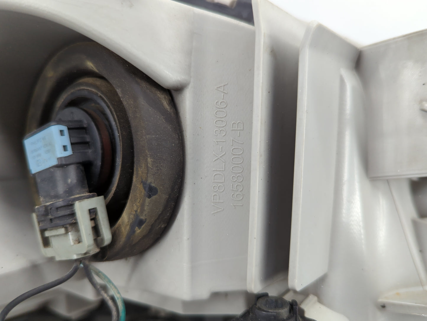 2008-2012 Chevrolet Malibu Driver Left Oem Head Light Headlight Lamp - Oemusedautoparts1.com