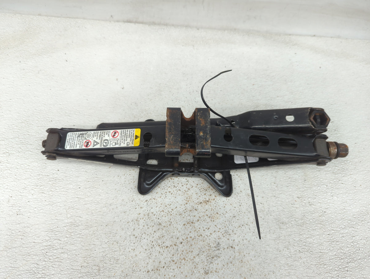 2012 Chevrolet Malibu Spare Scissor Car Jack 1414178 - Oemusedautoparts1.com