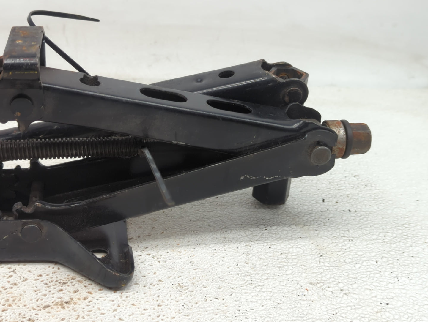 2012 Chevrolet Malibu Spare Scissor Car Jack - Oemusedautoparts1.com