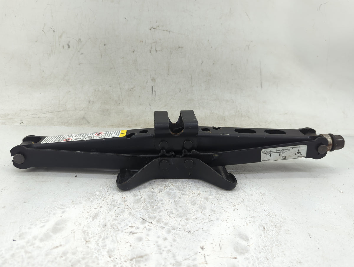 2012 Chevrolet Malibu Spare Scissor Car Jack 1415276 - Oemusedautoparts1.com