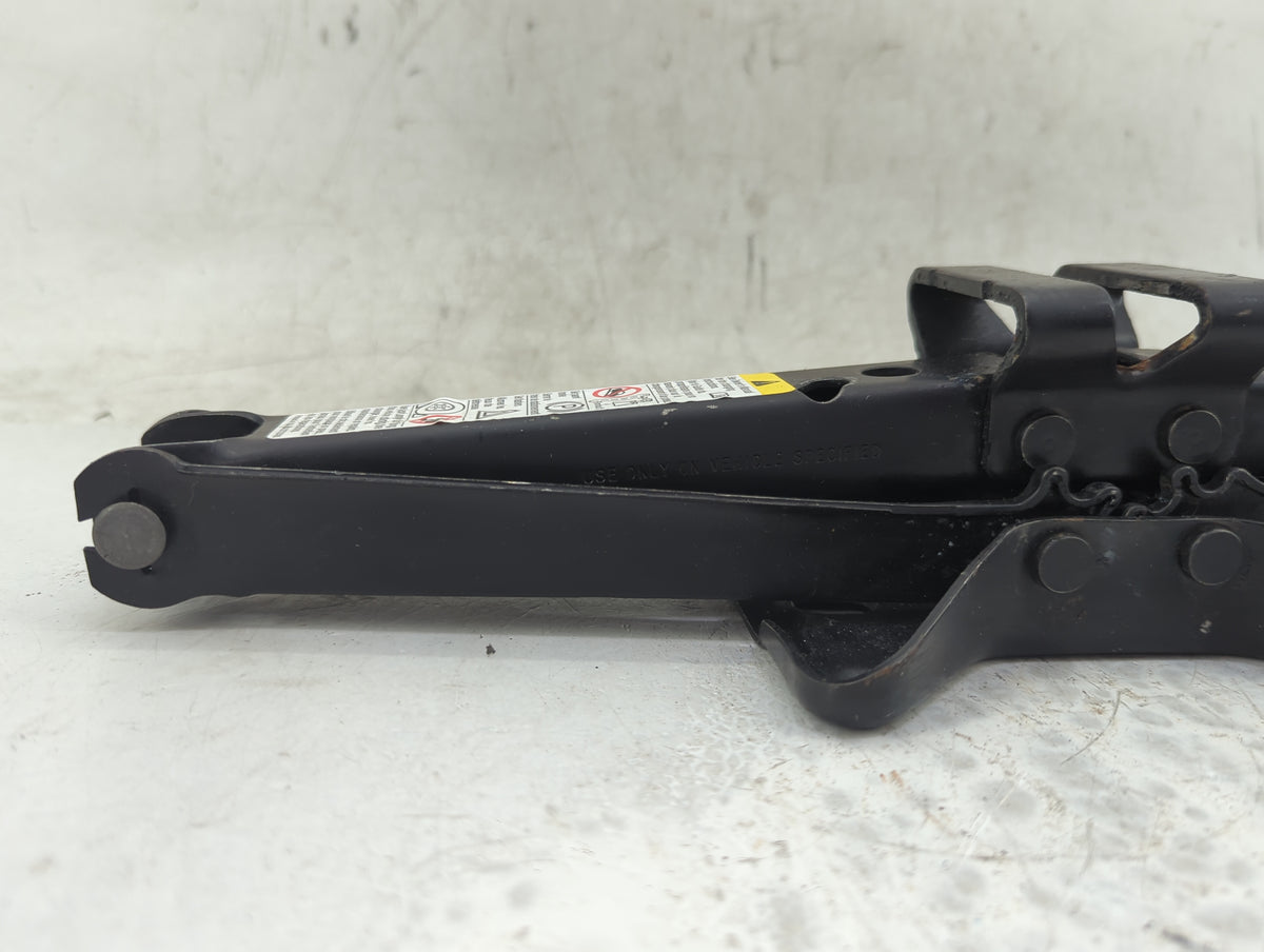 2012 Chevrolet Malibu Spare Scissor Car Jack 1415276 - Oemusedautoparts1.com