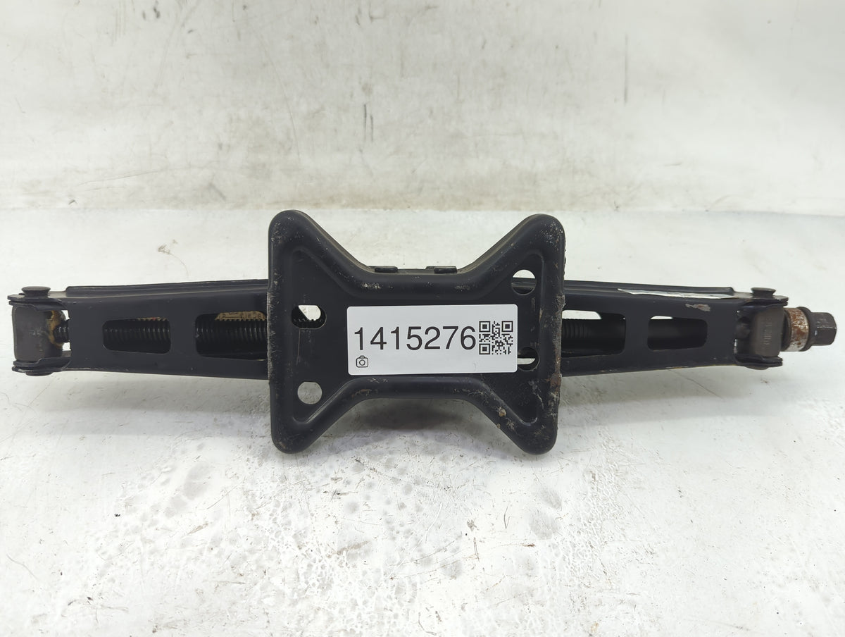 2012 Chevrolet Malibu Spare Scissor Car Jack 1415276 - Oemusedautoparts1.com