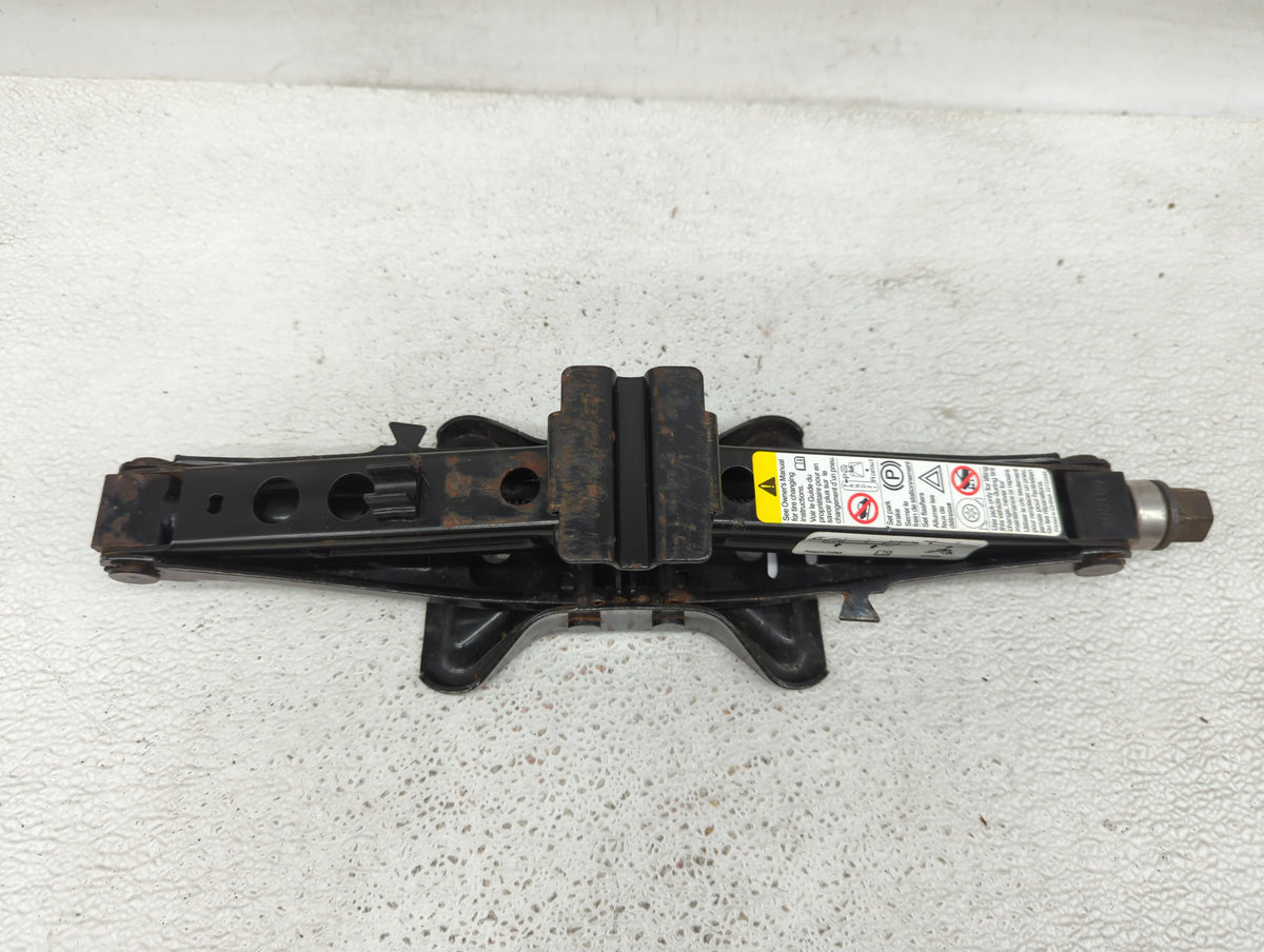 2012 Chevrolet Malibu Spare Scissor Car Jack 1415617 - Oemusedautoparts1.com