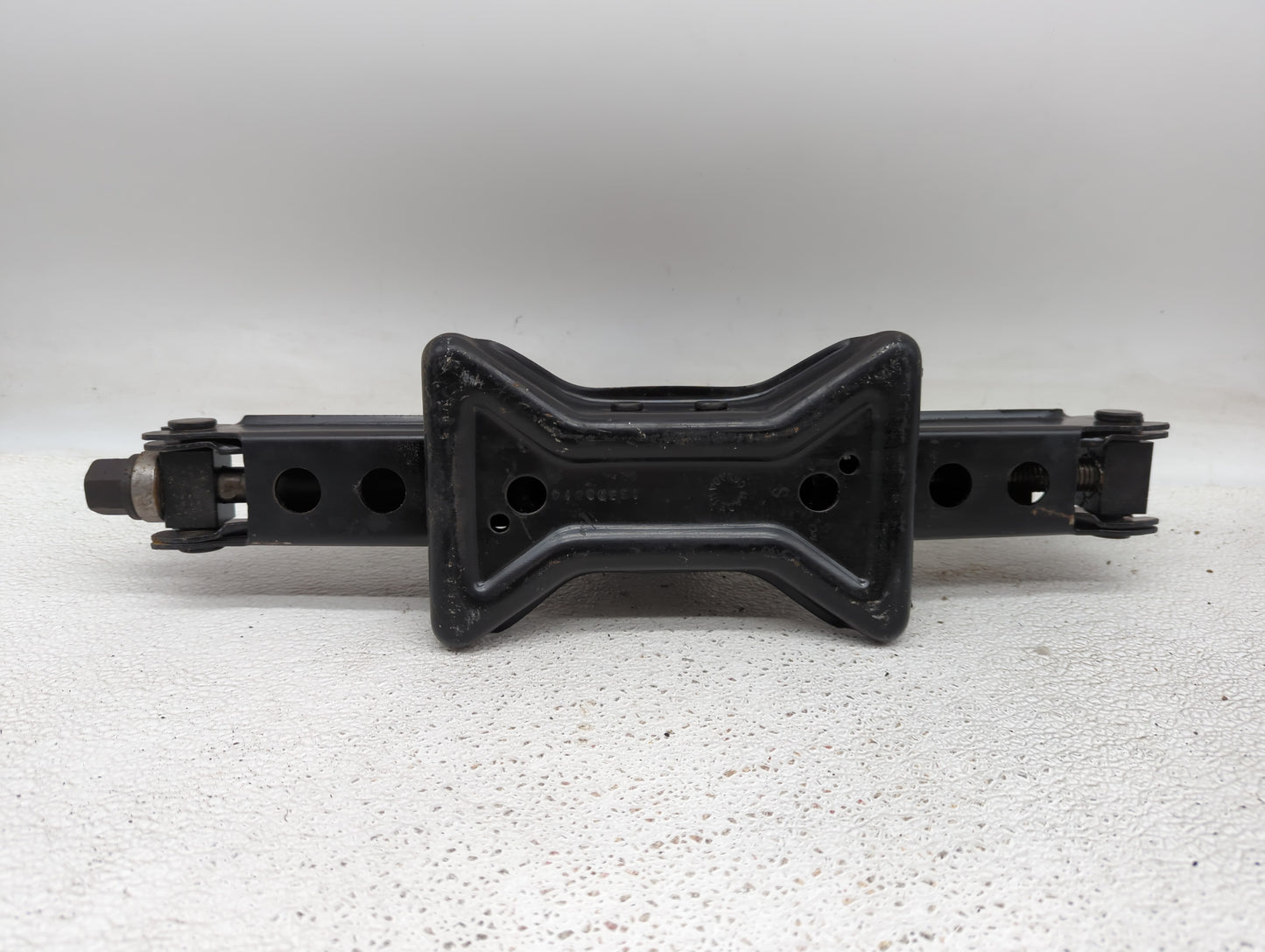 2012 Chevrolet Malibu Spare Scissor Car Jack - Oemusedautoparts1.com