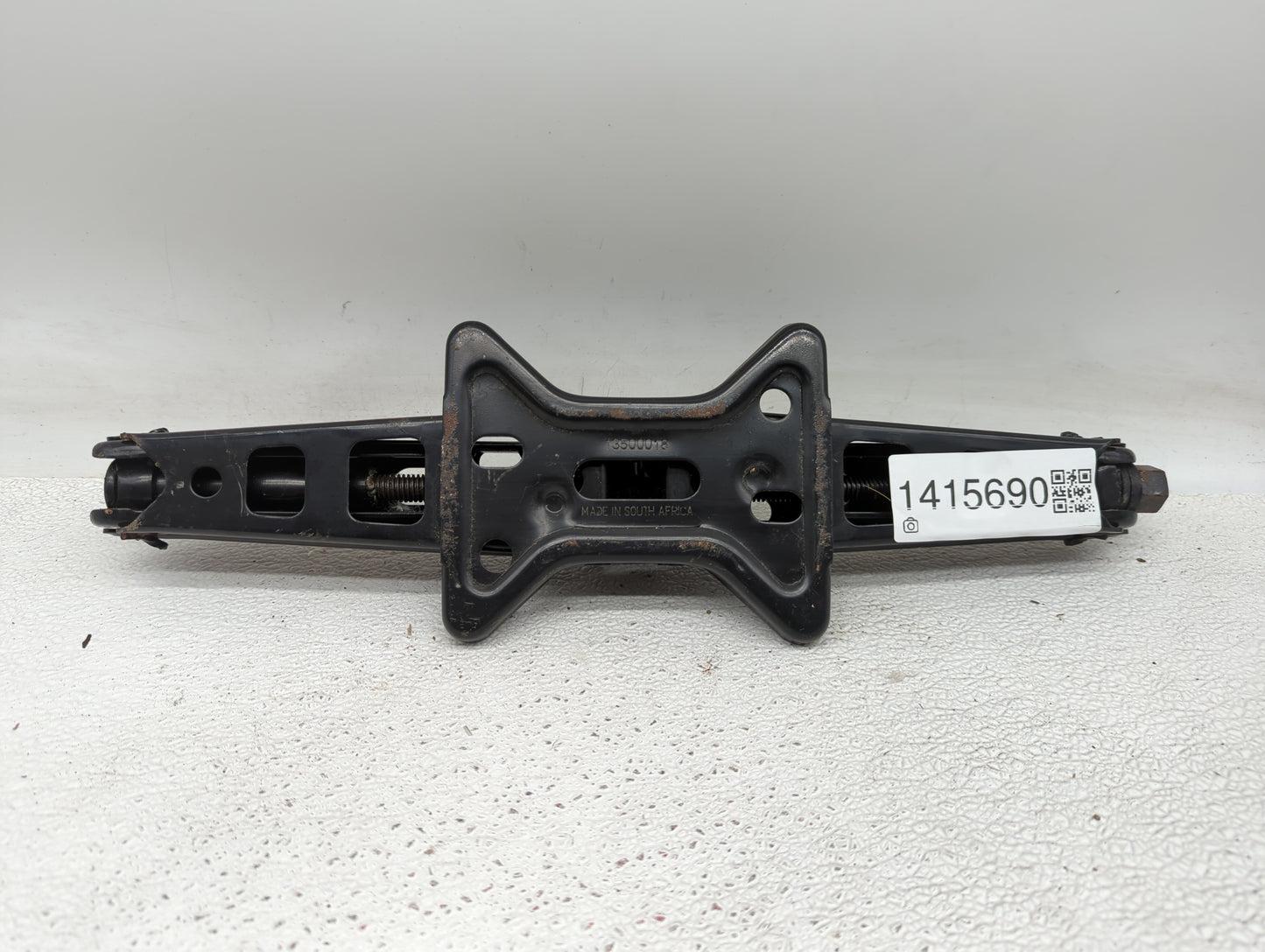 2012 Chevrolet Malibu Spare Scissor Car Jack 1415690 - Oemusedautoparts1.com